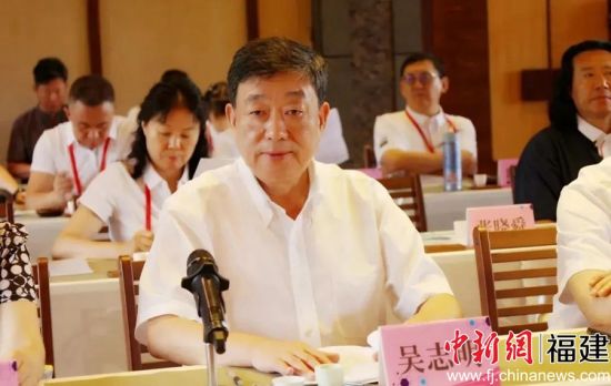 吳志明主持會(huì)議。