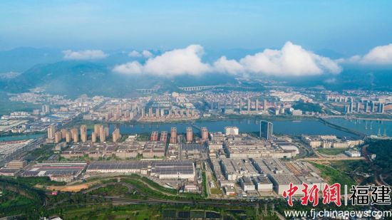 　　航拍寧德鋰電新能源小鎮(zhèn)。 劉忠忠 攝
