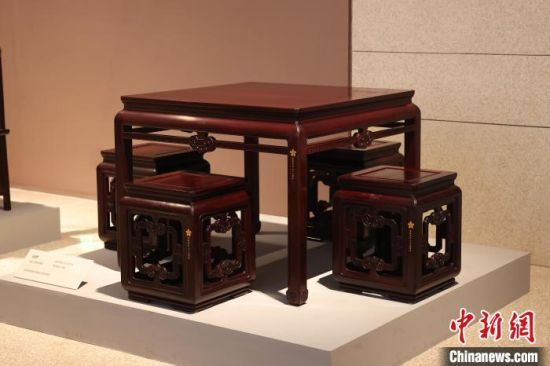 華僑藝術家陳玉樹作品《同夢》。受訪者供圖